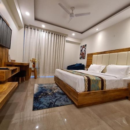 Hotel Golf View Sakura-Golf Course Road Gurgaon Exterior photo